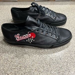 Black leather Gucci sneakers